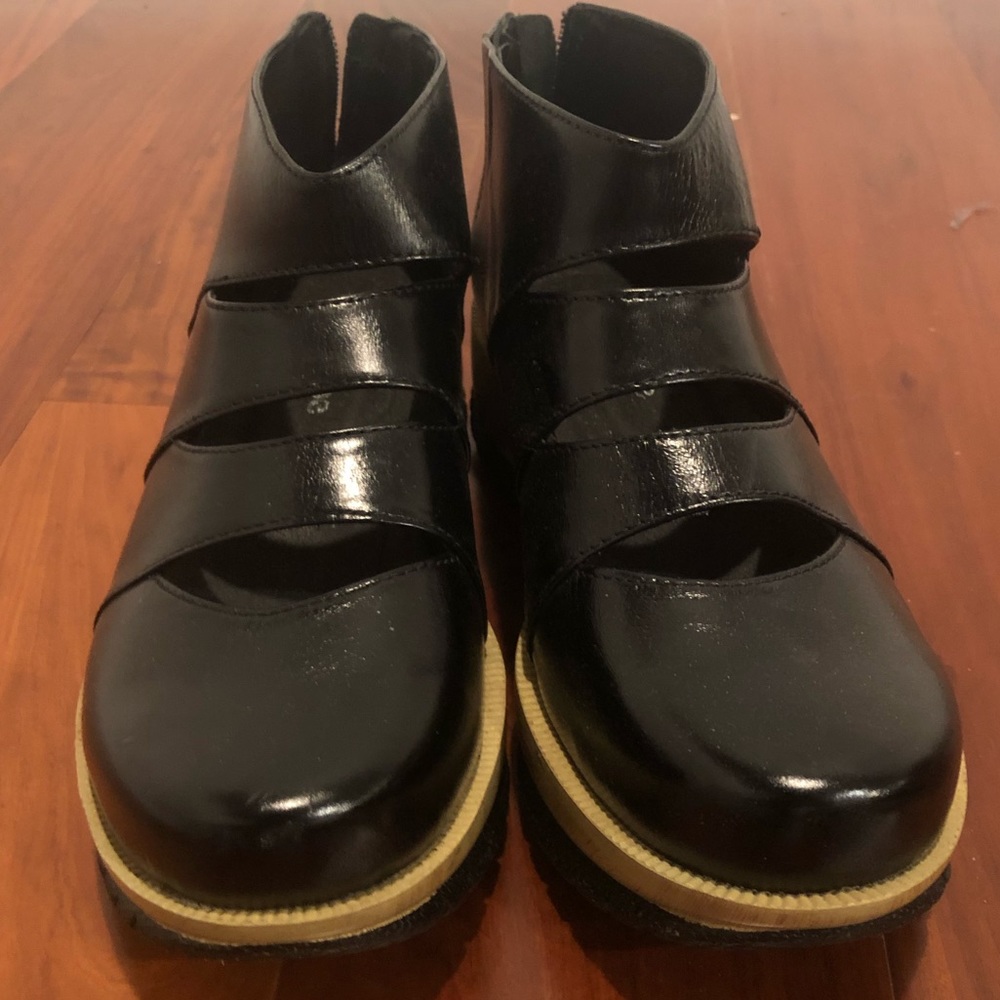 BLACK ANTELOPE SHOES SZ 37